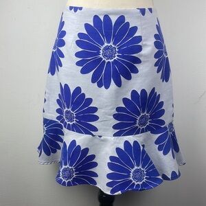 Anthropologie Hutch Blue white Fitted Floral skirt with ruffle at bottom Size 0